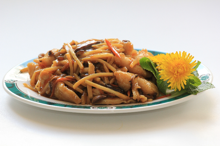 149. Chicken with Mushrooms and Bamboo Sprouts - Isushi