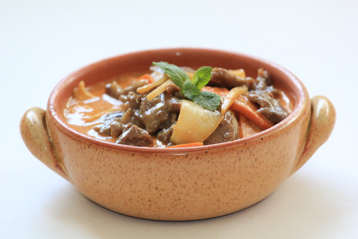 159. Red Curry Beef - Isushi