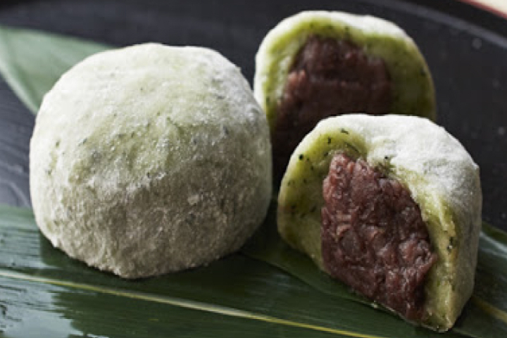 Mochi au Yomogi et haricot rouge - Isushi