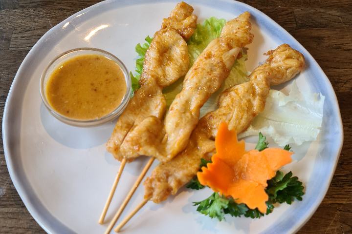Brochettes de poulet sauce satay - Isushi