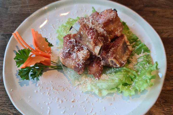 Travers de porc à la noix de coco - Isushi