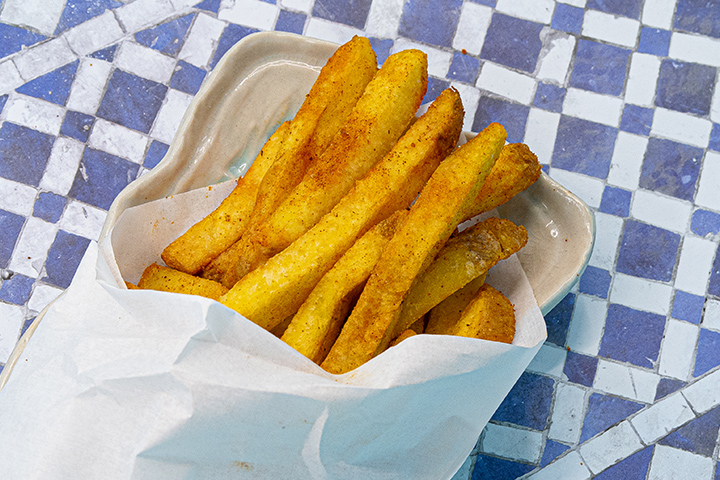 Pommes mit Tartarsauce - FADA