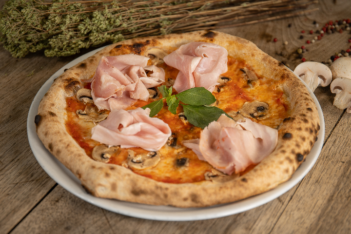 PROSCIUTTO E FUNGHI - Lützelau - Seerestaurant