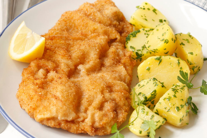 SAUSAGE SCHNITZEL - Lützelau - Seerestaurant