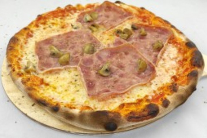 Pizza Prosciutto e Funghi - Restaurant Lalina
