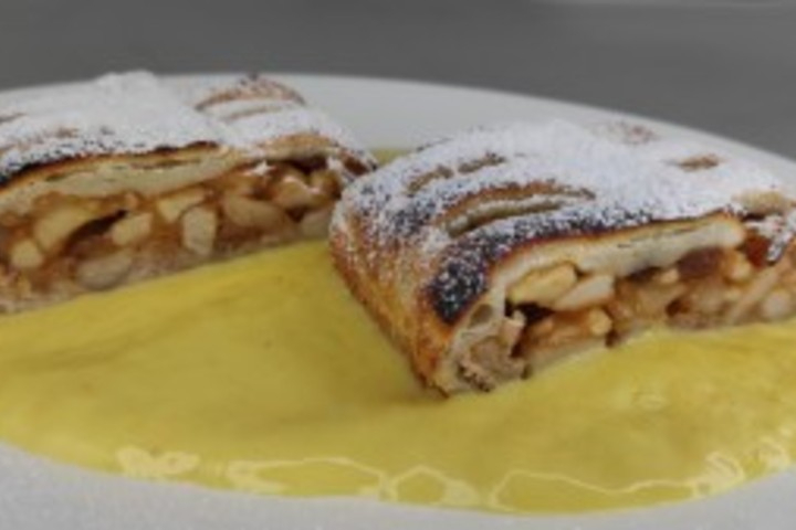 Apfelstrudel - Restaurant Lalina