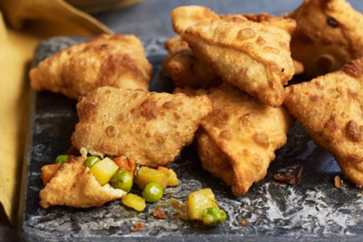 Vegetable Samosa (2 pieces) - Cloves
