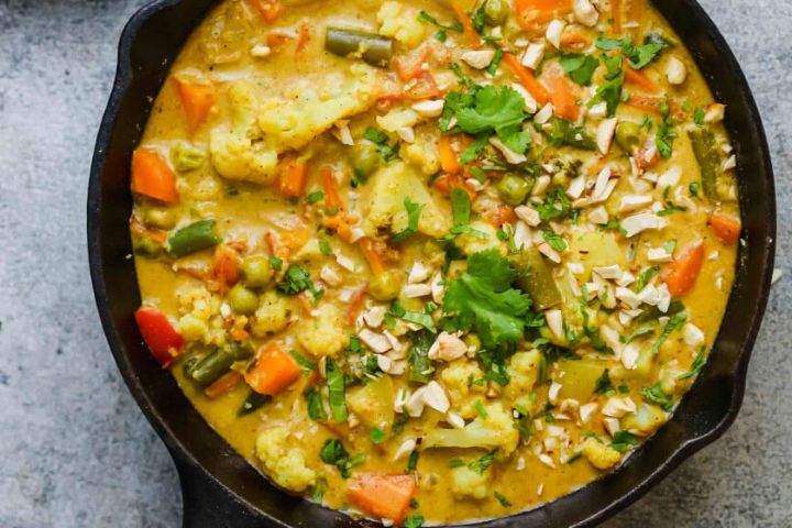 Sabnam Korma - Cloves
