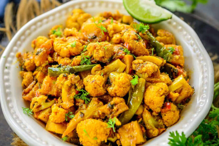 Aloo Gobhi Ki Sabzi Delhi Style - Cloves