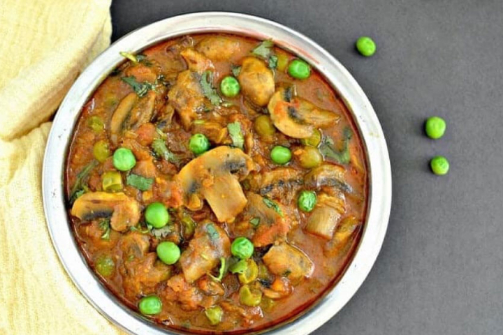 Mushroom Mutter Masala - Cloves