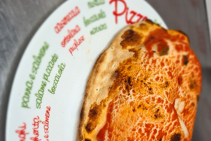 Calzone Vesuvio - Pizza Mia