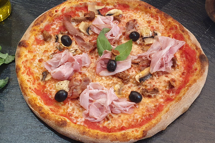 Capriciosa - Emirates Pizza