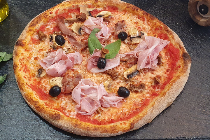 Bella Azzurra - Emirates Pizza