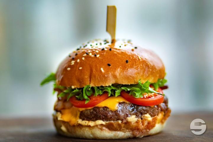 U. S.A Bacon Burger - Buddha Experience Sushi - Fusion - Etnic - Traditional