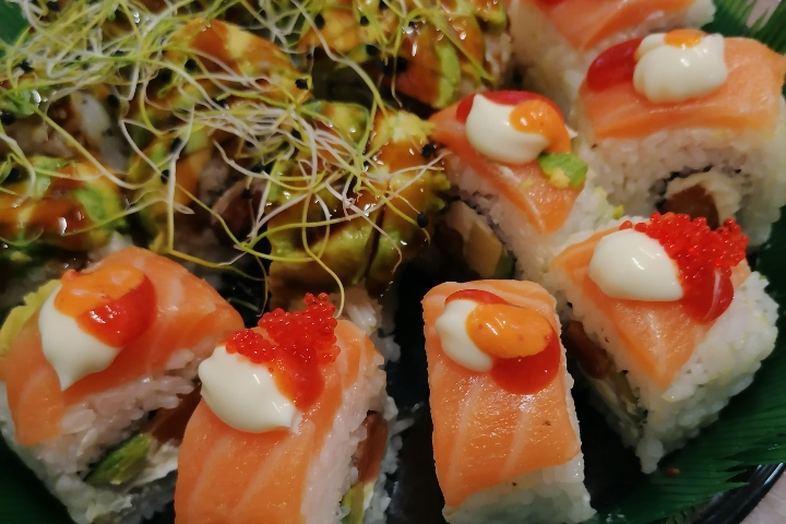 Uramaki Dragon Rolls Salmone - Sushiway
