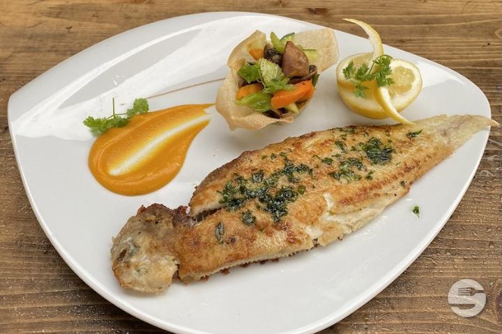 Suprême de Poulet au Curry Rouge - Adore Restaurant
