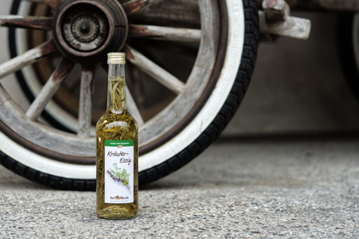 Herbs vinegar - Hofmärcht Hotzenhof