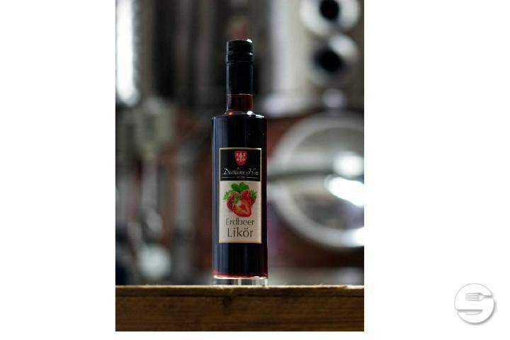 Strawberry liqueur - Hofmärcht Hotzenhof