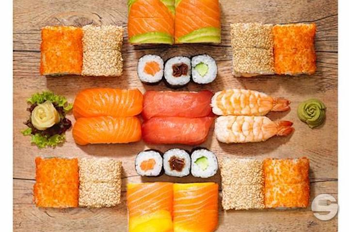 P3. 8 California + 6 Maki Salmon + 6 Maki Tuna - Chez Lin