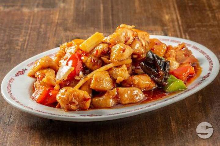 134. Chicken with Red Curry - Restaurant Bonbon