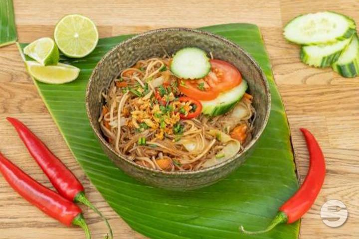 193. Fried Noodles with Shrimps - Restaurant Bonbon