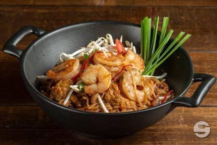 153. Shrimps with Red Curry - Restaurant Bonbon