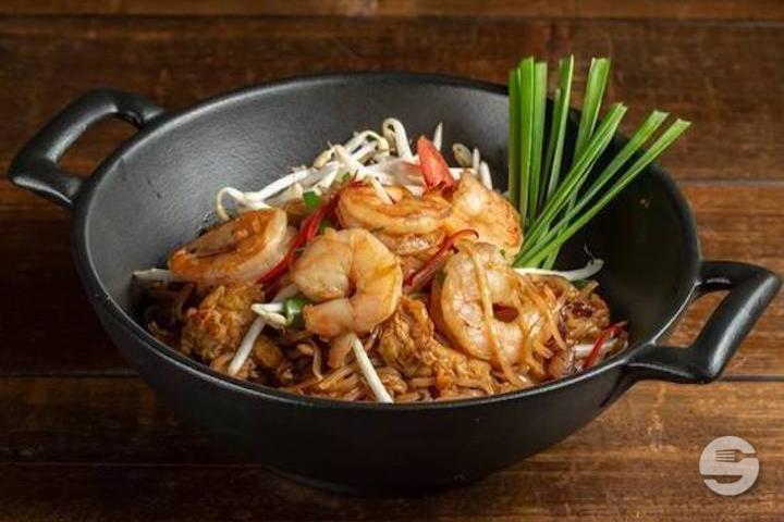 153. Shrimps with Green Curry - Restaurant Bonbon