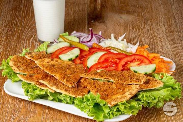 Lahmacun with Kebab Meat - Restaurant de La Turquoise