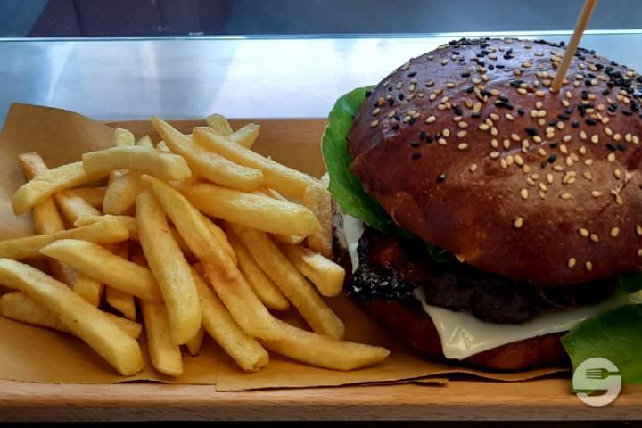 Hamburger & Patatine - Gusto Antico Gastronamia