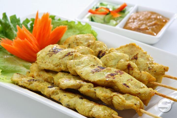 Brochettes de Poulet Satay - Pad Thai