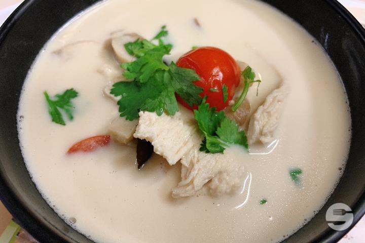 Soupe de Lait Coco au Poulet - Pad Thai