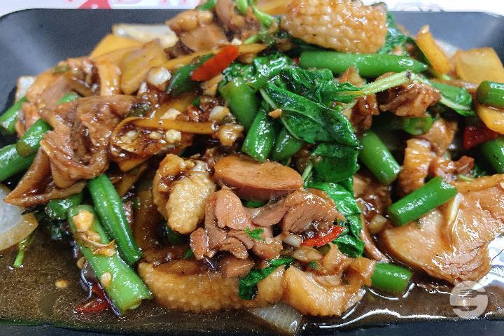 Canard Sauté au Basilic - Pad Thai
