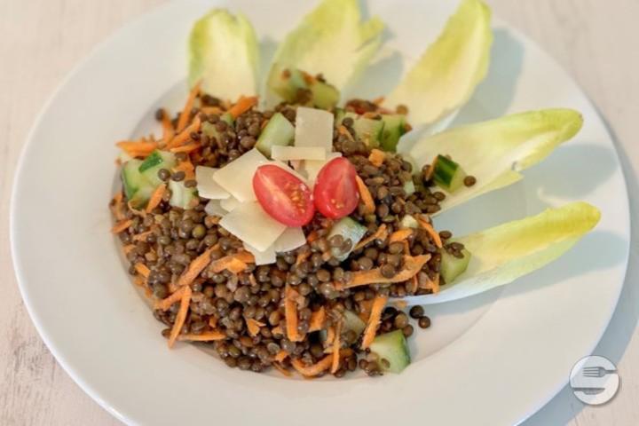 Lentil salad with carrots, cucumber, parmesan, chicory, cherry tomatoes, parmesan & balsamic dressing - Summer Pop-Up Healthy-Food-Atelier