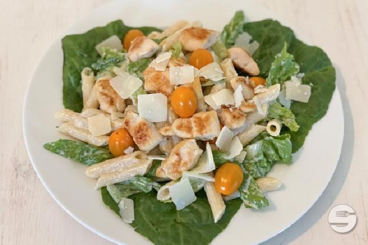 Caesar salad with chicken breast, leaf salad, pasta "penne" & parmesan dressing - Summer Pop-Up Healthy-Food-Atelier