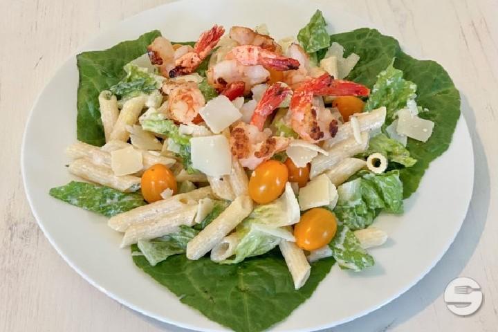 Caesar salad with Black Tiger prawns, lettuce, pasta "penne" & Parmesan dressing - Summer Pop-Up Healthy-Food-Atelier
