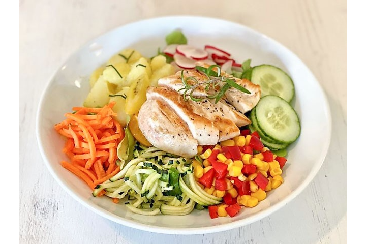 Gemischter Salat mit Pouletbrust - Special Pop-Up Healthy-Food-Atelier