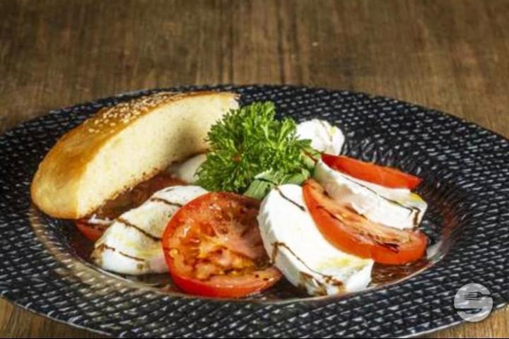 Salade Tomate Buffala - Sidewalk Café