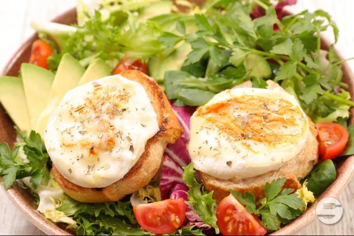 Salade de Chèvre Chaud sur Toasts - Sidewalk Café