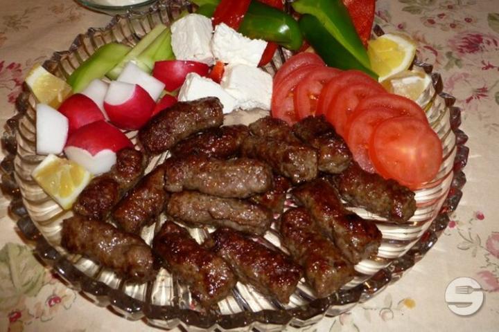 Assiette Albanaise - Sidewalk Café