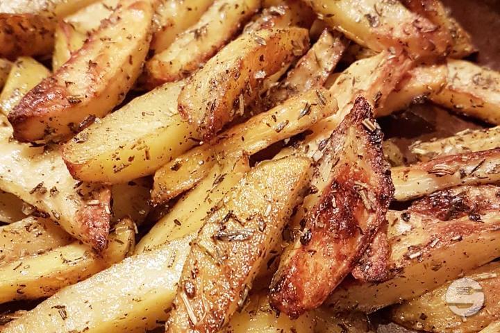 Frites Maison - Sidewalk Café