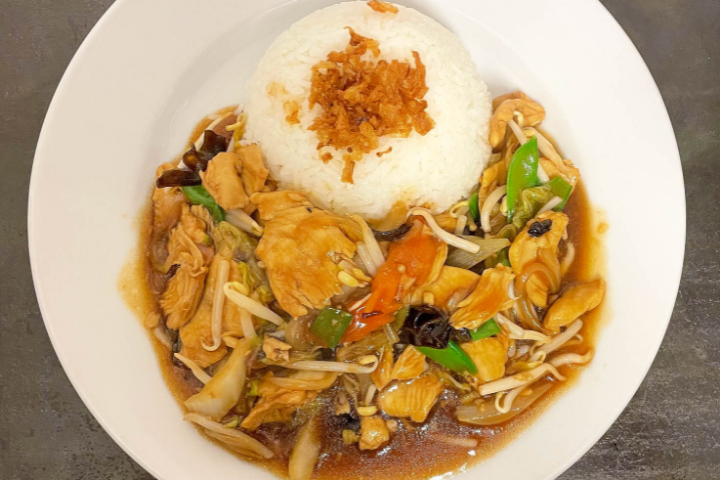 Sautéed Chicken with Vegetables - Le P'tit Exo