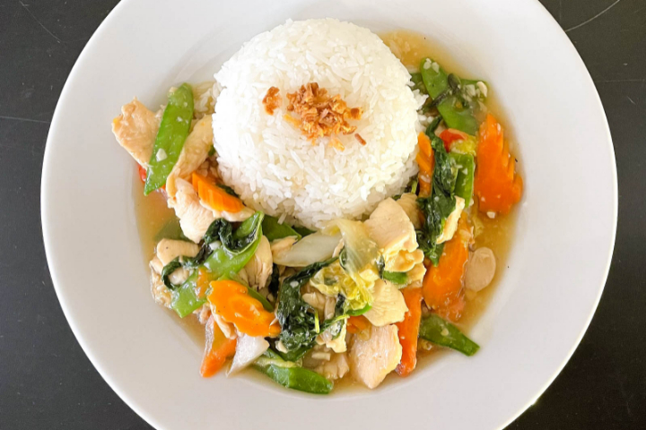 Thai Basil Chicken - Le P'tit Exo