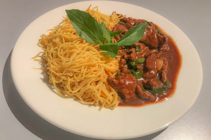 Beef with Thai Basil - Le P'tit Exo