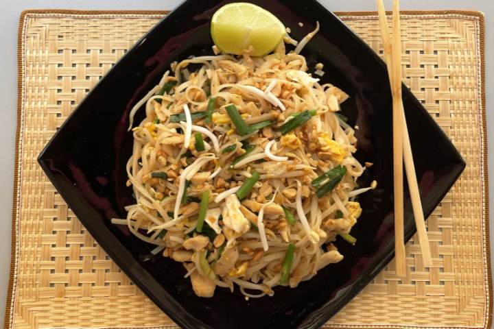 Pad Thai with Chicken - Le P'tit Exo