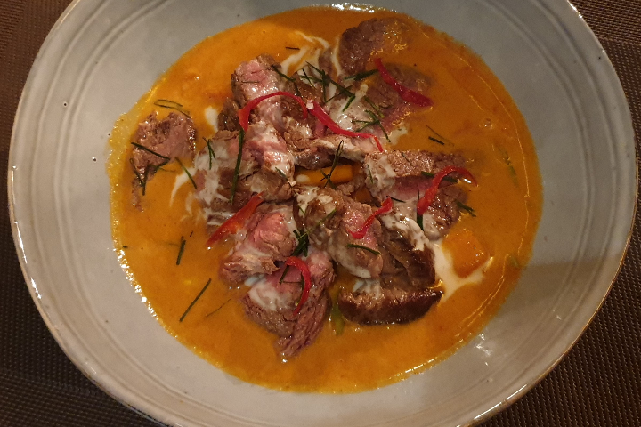 Filet de boeuf grillé au curry rouge panang - Jaï Thai