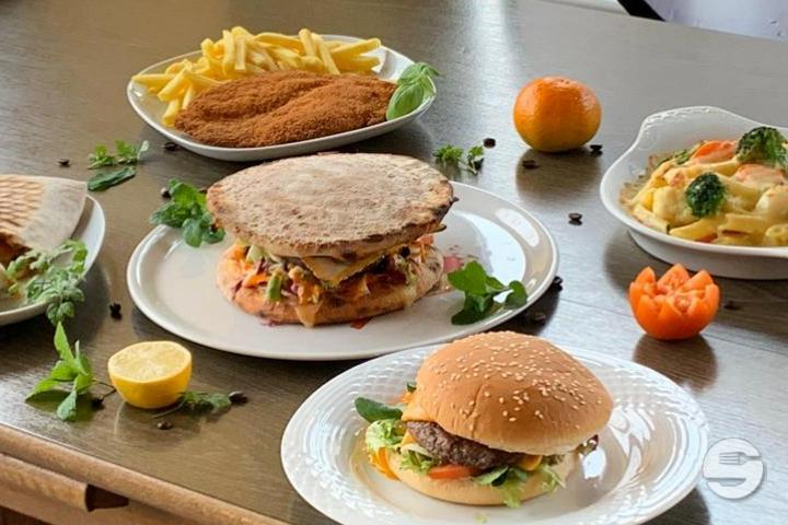 Pizza Burger Chicken Hot Chili - Awania Pizza Burger