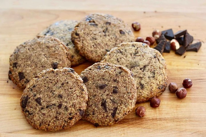 Keto Chocolate Chunks and Hazelnut Cookies - Lin Switzerland