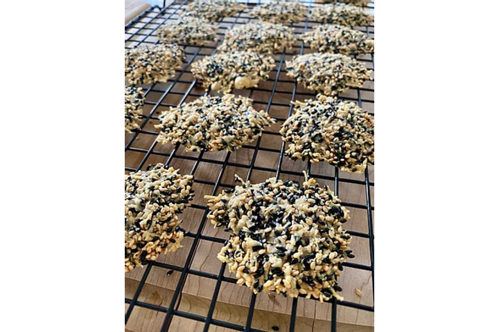 Keto Parmesan and Sesame Chips - Lin Switzerland