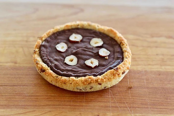 Keto Chocolate and Hazelnut Ganache Tartlet - Lin Switzerland