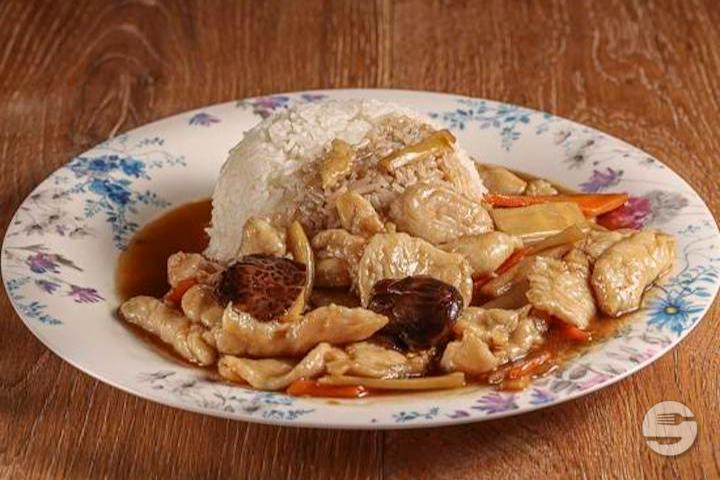36. Chicken Rice with Mushrooms - Rong Town